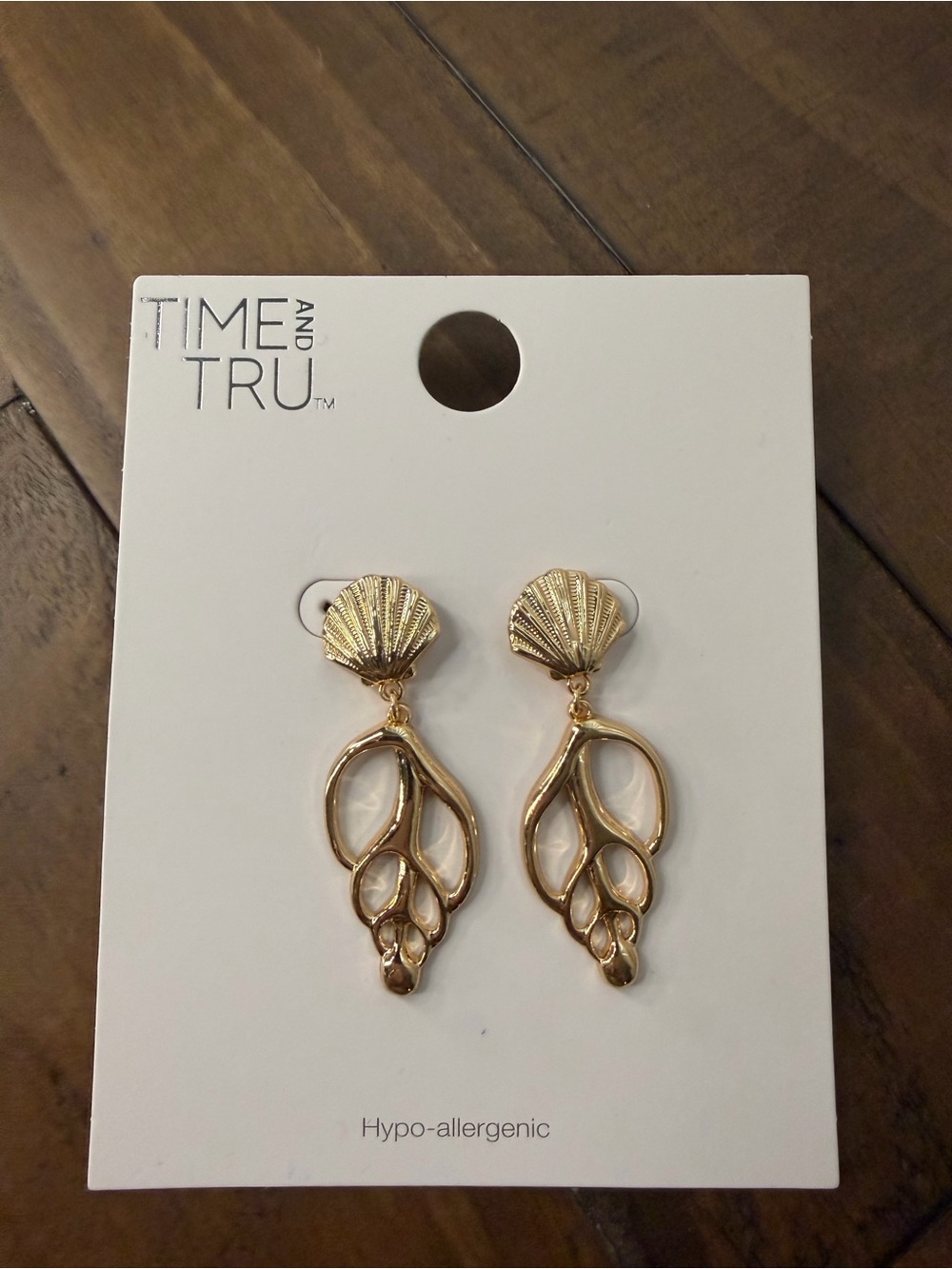 Time & tru gold sea shell beach tropical stud dangle earrings new earrings